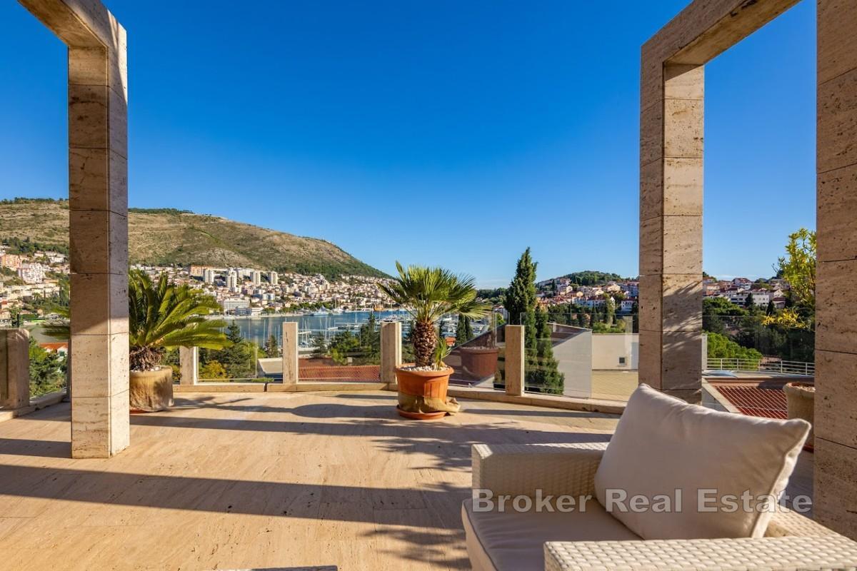 Luxuriöses Duplex-Penthouse mit Pool