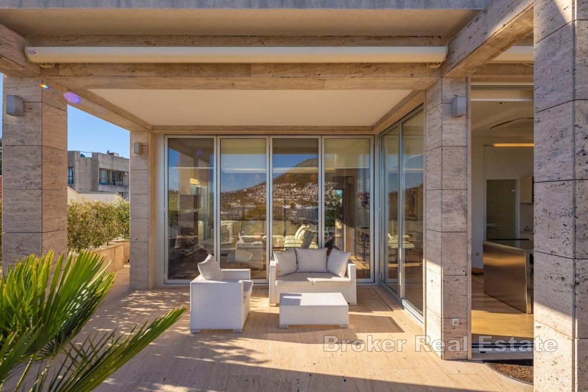 Luxuriöses Duplex-Penthouse mit Pool