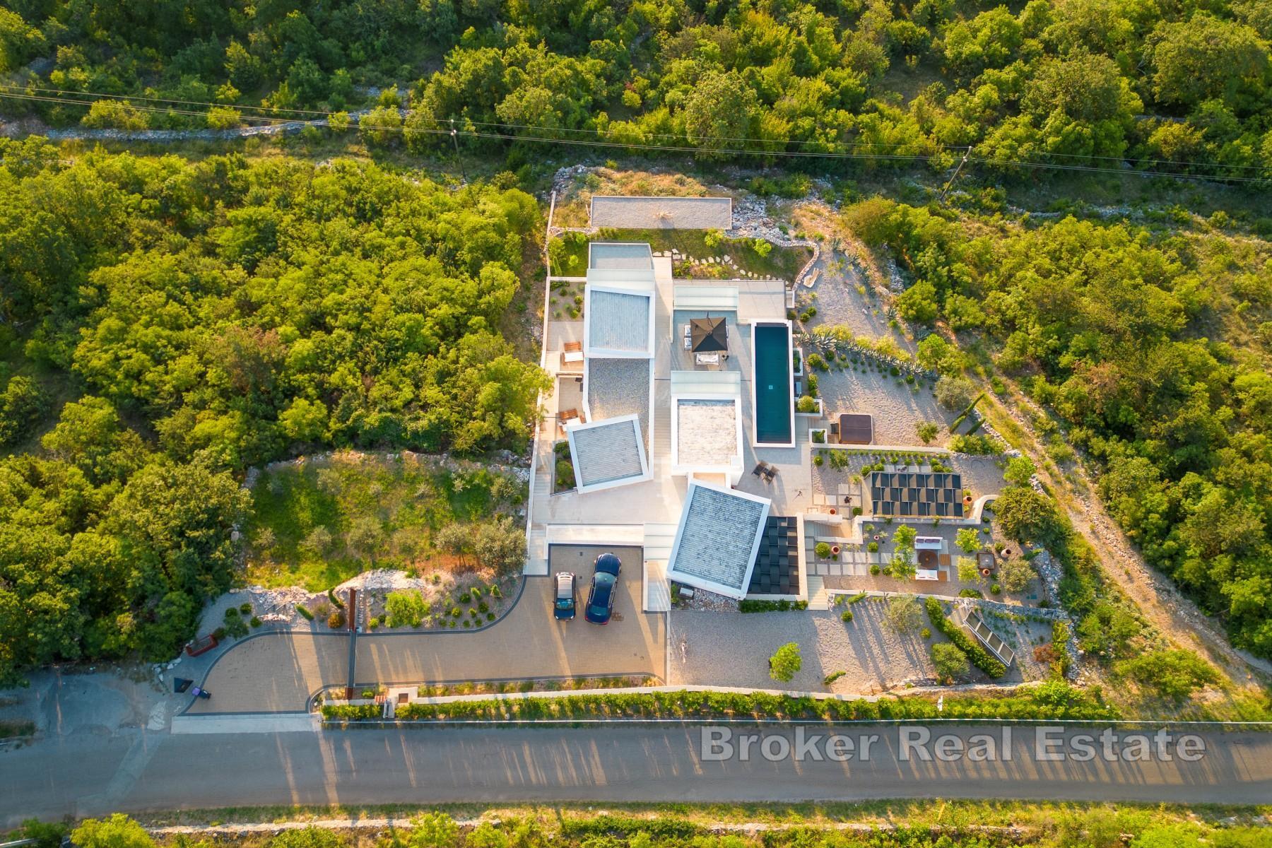 Modern villa med havsutsikt nära Opatija med infinitypool och premiumbekvämligheter