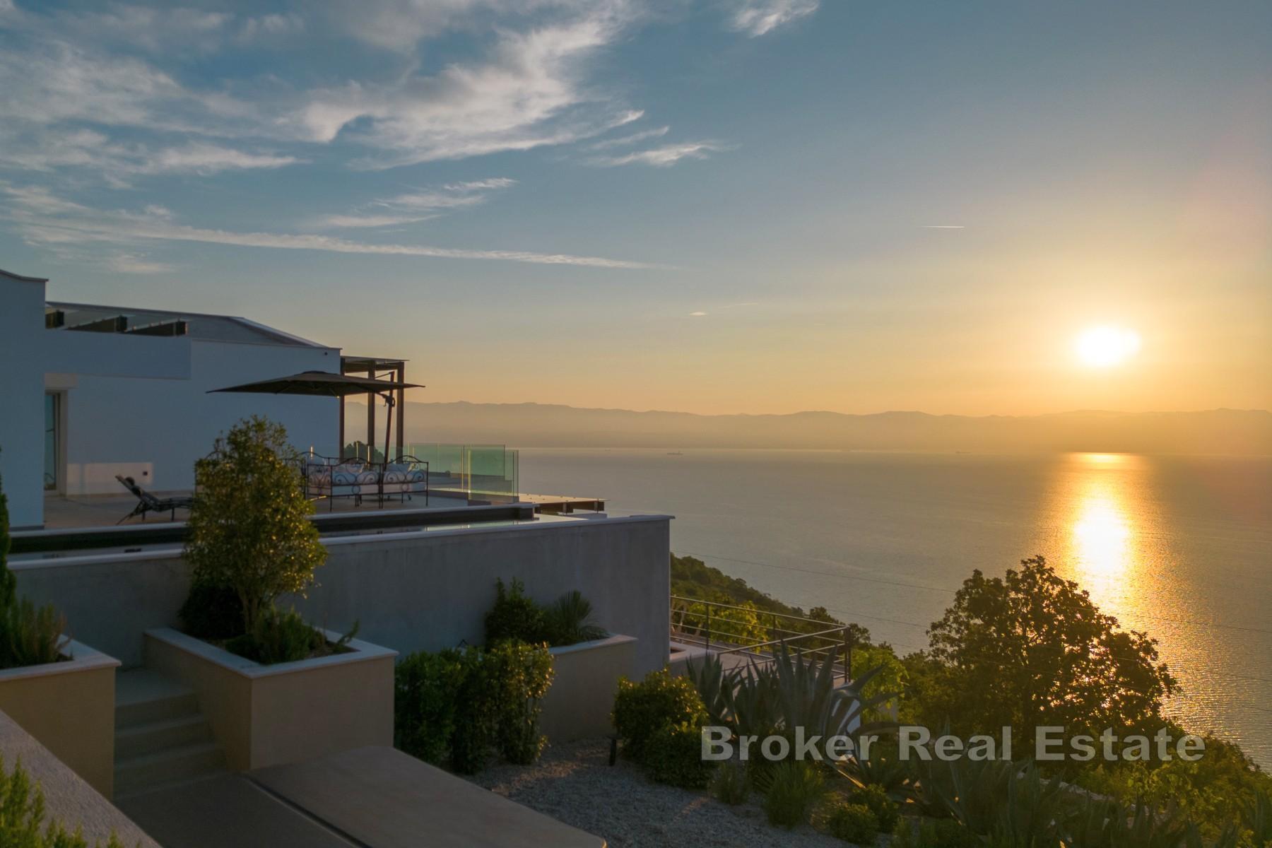 Modern villa med havsutsikt nära Opatija med infinitypool och premiumbekvämligheter