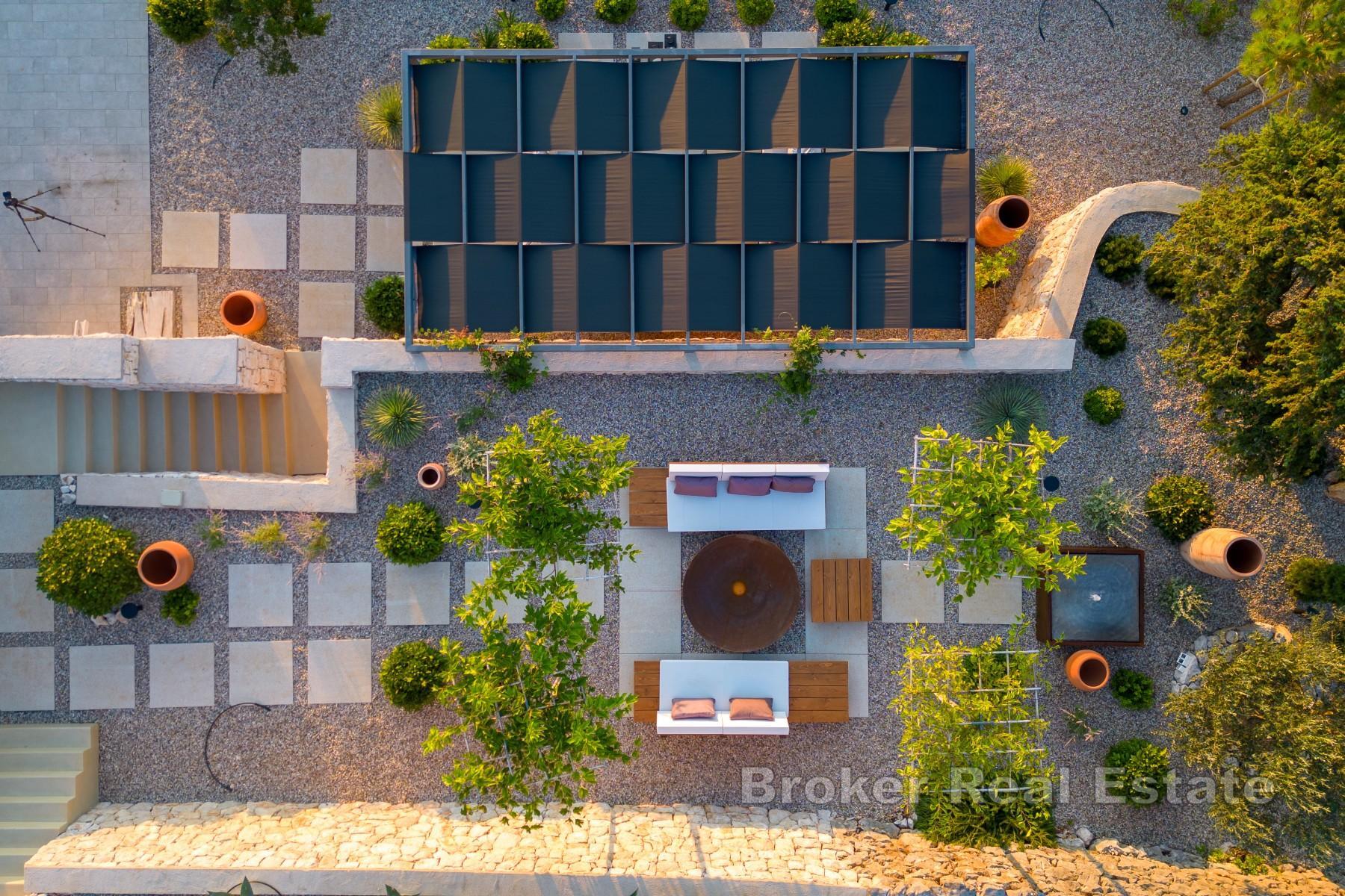Modern villa med havsutsikt nära Opatija med infinitypool och premiumbekvämligheter