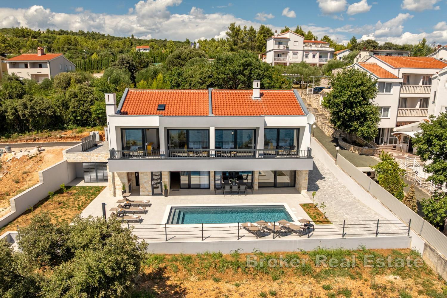 Villa moderna con piscina e accesso diretto alla spiaggia