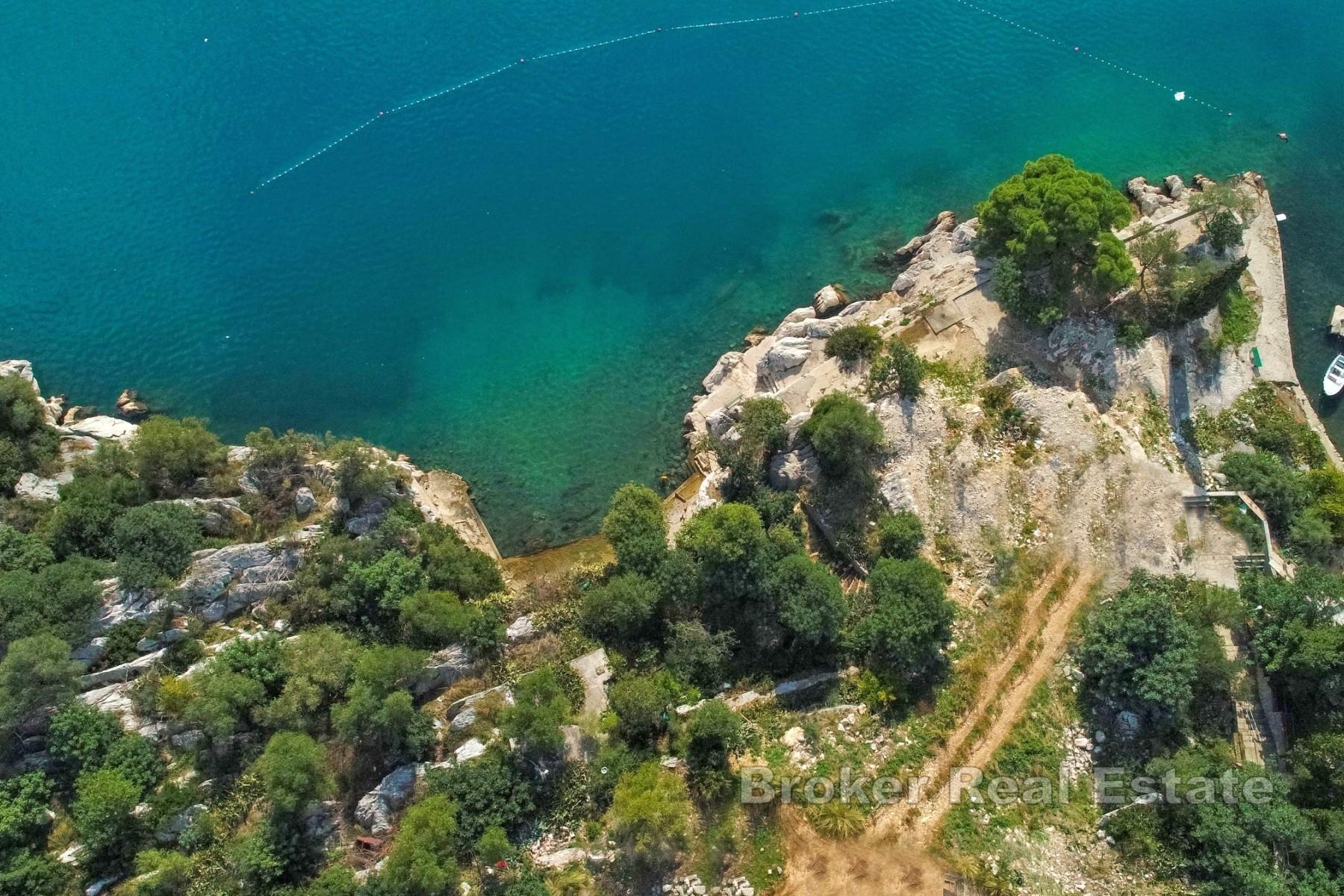 Terrain constructible attractif en première ligne de mer