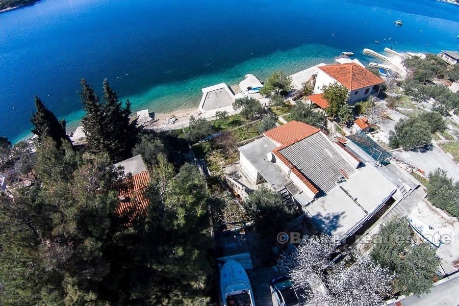 Maison / villa, emplacement exceptionnel première rangée de la mer