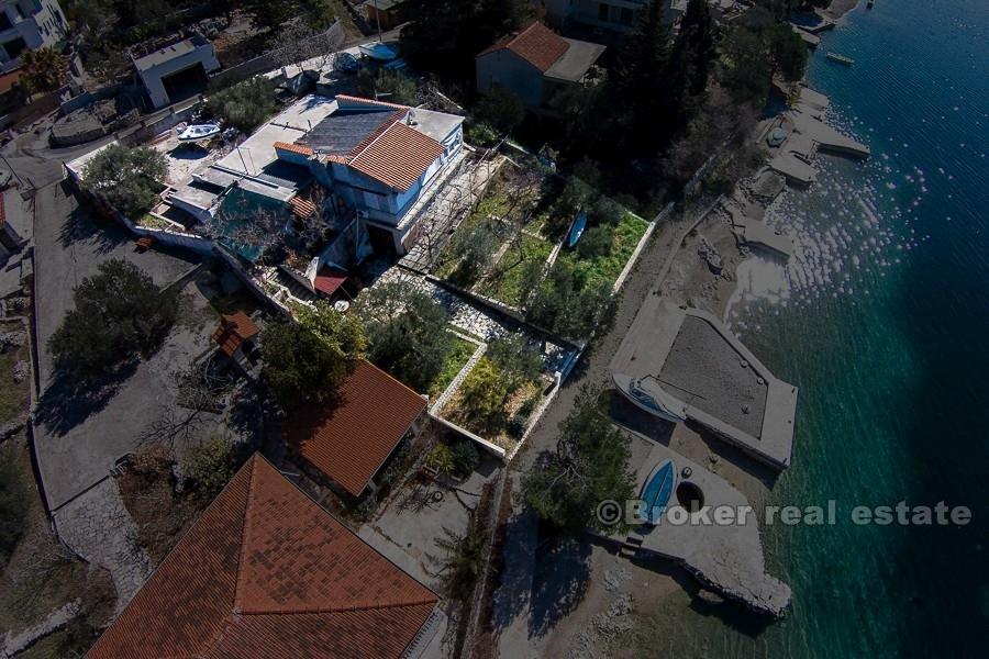 Maison / villa, emplacement exceptionnel première rangée de la mer