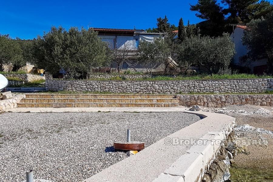 Maison / villa, emplacement exceptionnel première rangée de la mer