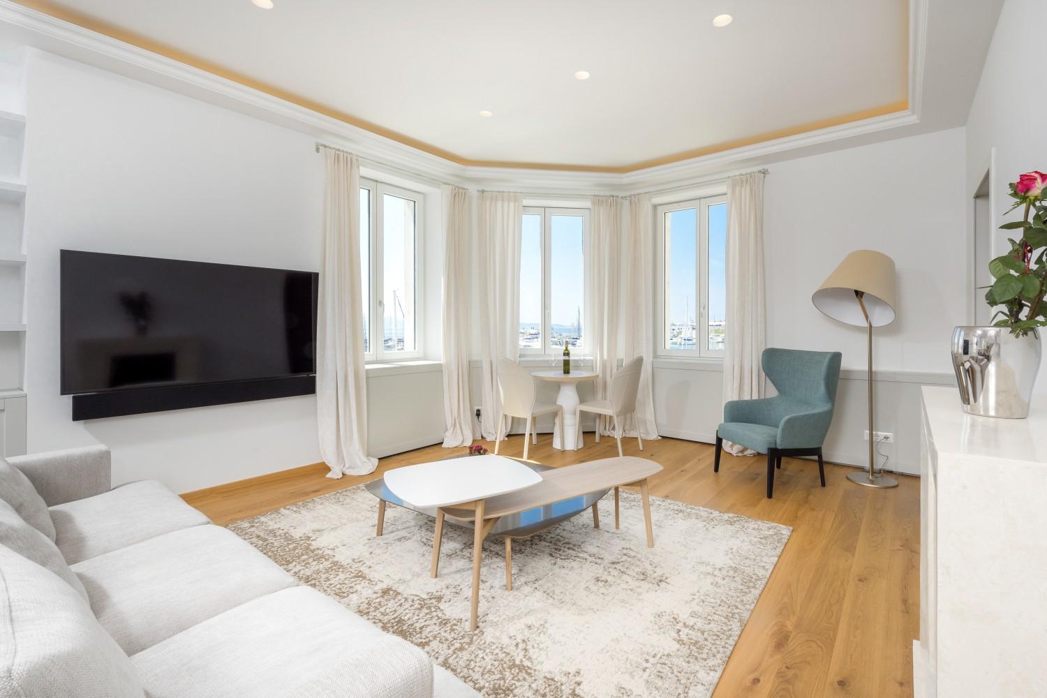 001-2022-500b-split-luxury-apartment-with-sea-views-for-sale
