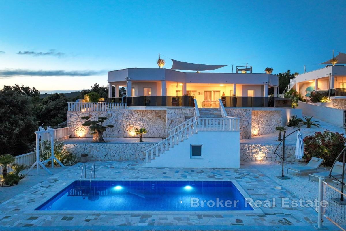 Dvije vile u privatnom mediteranskom okruženju s pogledom na more