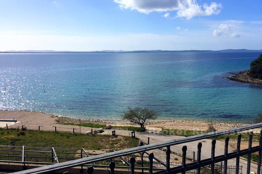 Appartement première rangée à la mer, avec vue mer