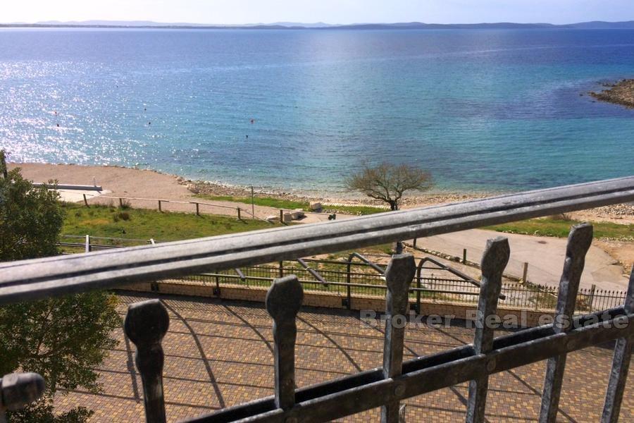 Appartement première rangée à la mer, avec vue mer