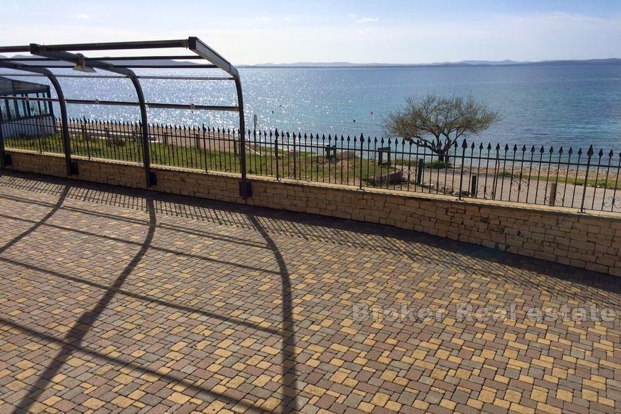 Appartement première rangée à la mer, avec vue mer
