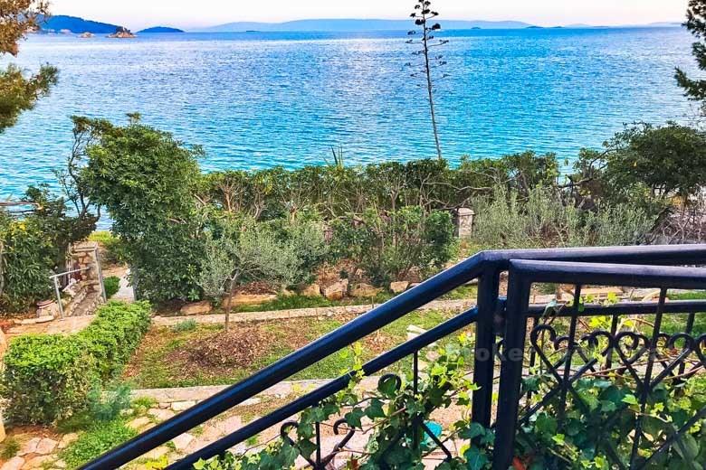 Дом / Вилла, старый дом в отличном месте, первый ряд от моря