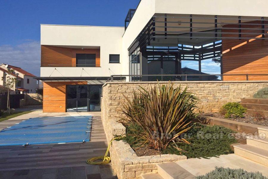 Casa / villa, villa moderna con piscina e garage