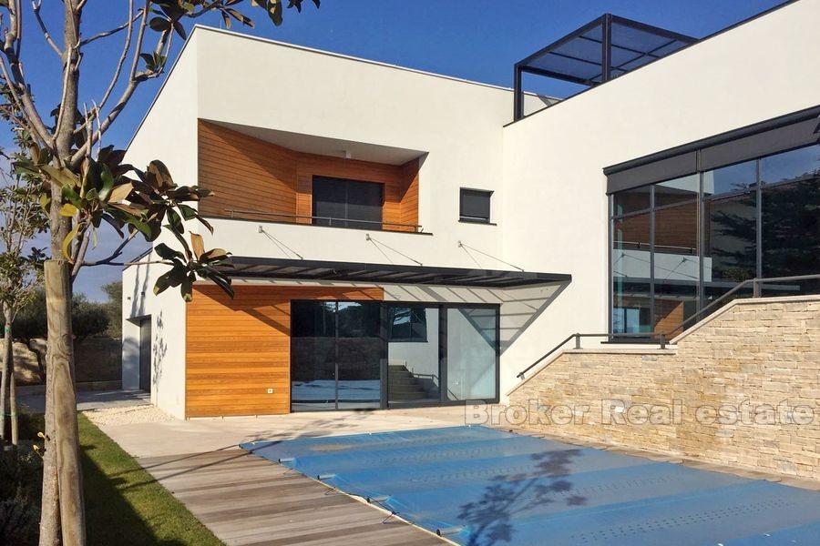 Casa / villa, villa moderna con piscina e garage