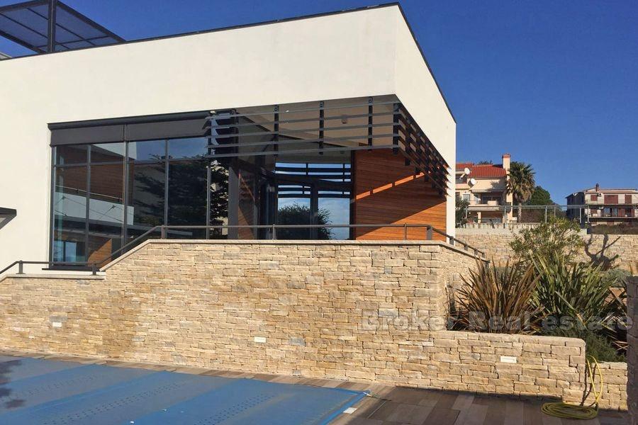 Casa / villa, villa moderna con piscina e garage