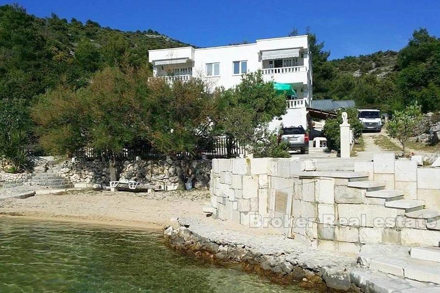 Belle villa dans la première rangée de la mer, à vendre