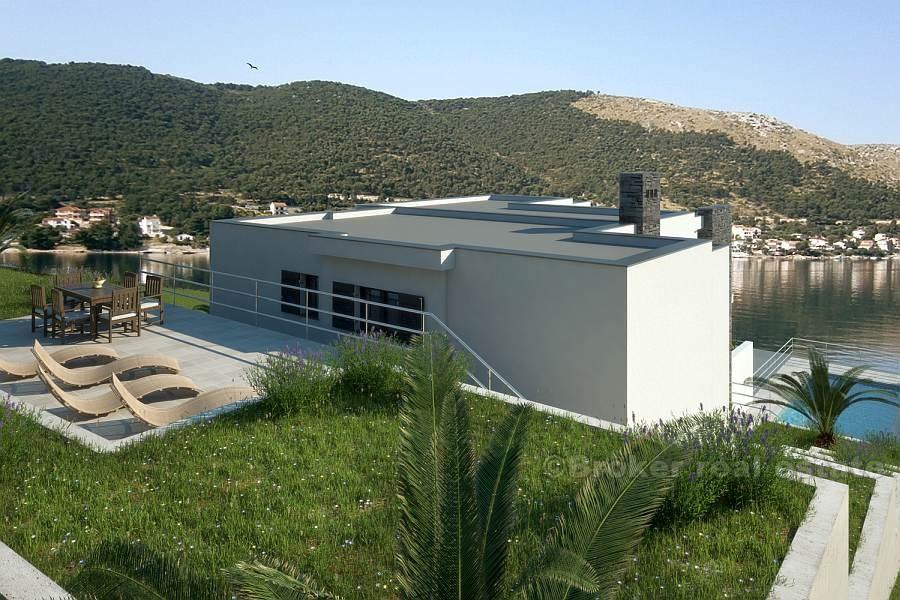 Moderne villa i første rad til sjø, til salgs