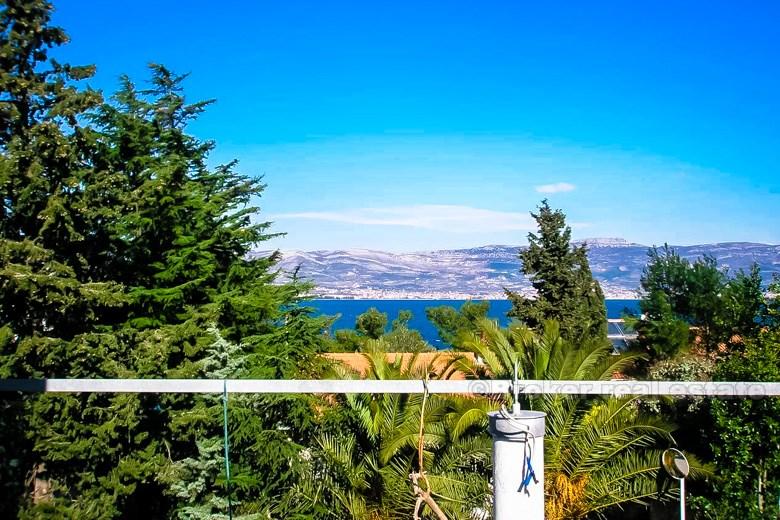 Villa joliment décorée surplombant la mer, à vendre