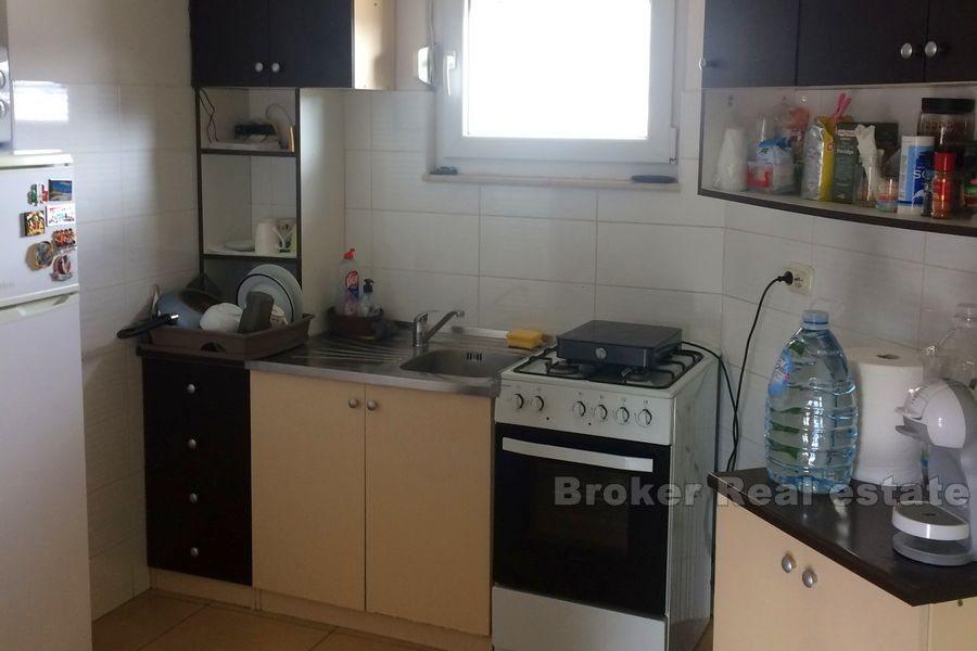 Jednosoban stan (Brda), na prodaju