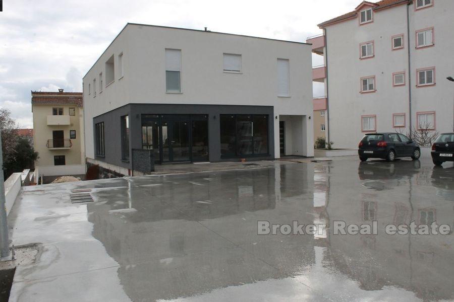 Espace d'affaires nouvellement construit, à louer