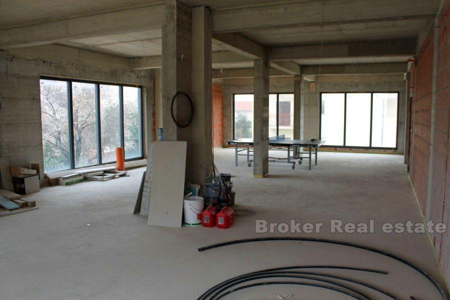 Espace d'affaires nouvellement construit, à louer