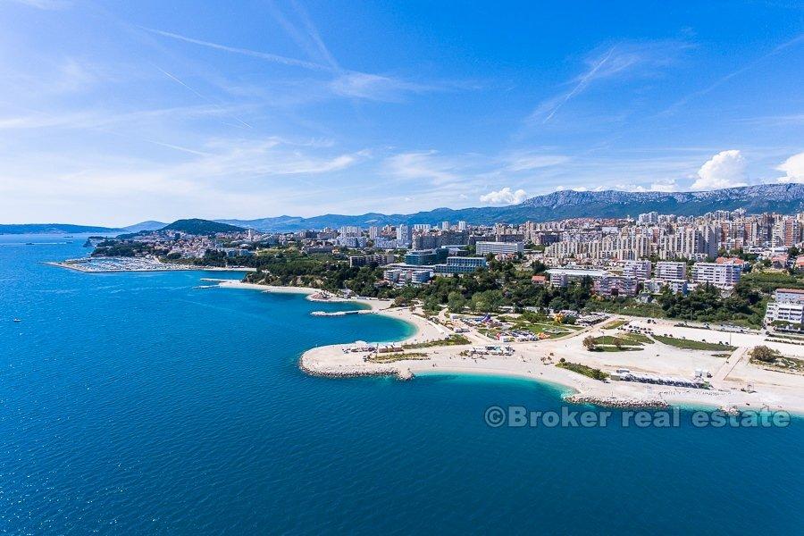 Comfortable, luxurious apartment with open views