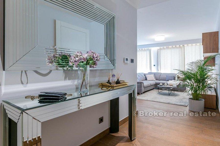 Comfortable, luxurious apartment with open views