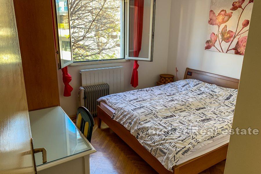 Komfortabel to-roms leilighet til salgs