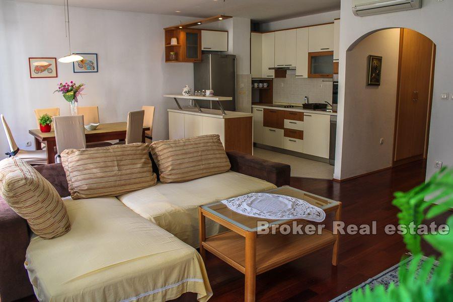 Appartement de trois chambres dans le centre de Split, à louer plus longtemps