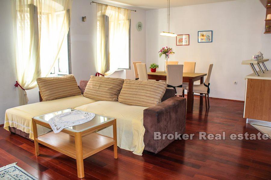 Appartement de trois chambres dans le centre de Split, à louer plus longtemps