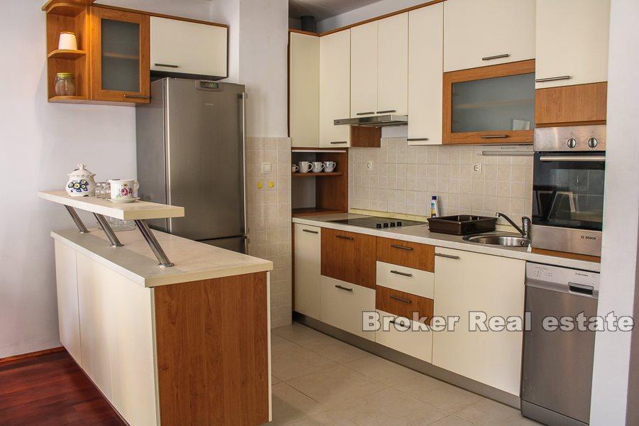 Appartement de trois chambres dans le centre de Split, à louer plus longtemps