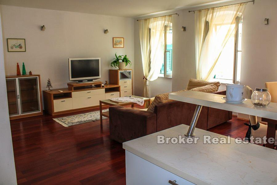 Appartement de trois chambres dans le centre de Split, à louer plus longtemps
