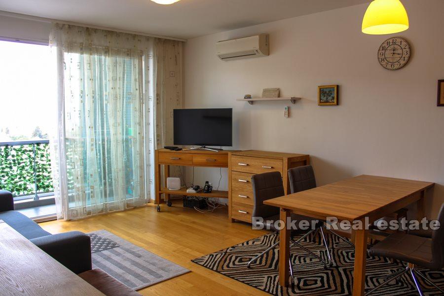 Spinut, moderne Wohnung mit einem Schlafzimmer