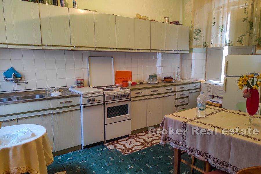 Dreistöckige Wohnung im Stadtzentrum