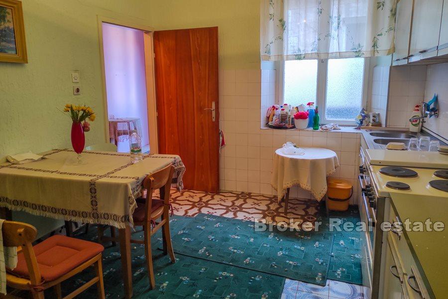 Dreistöckige Wohnung im Stadtzentrum