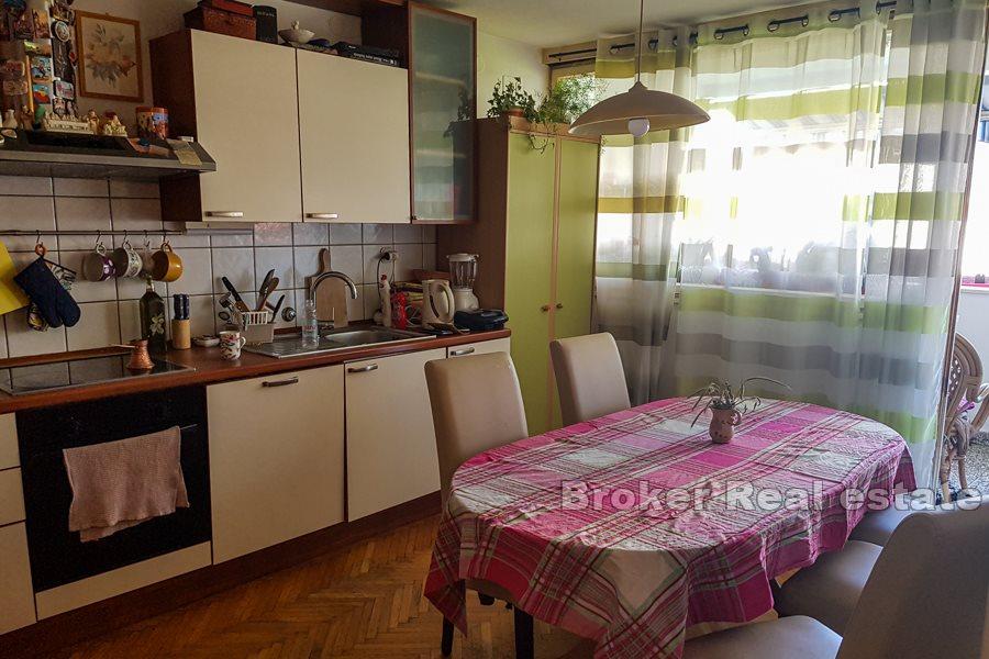 Dvosoban stan u blizini centra