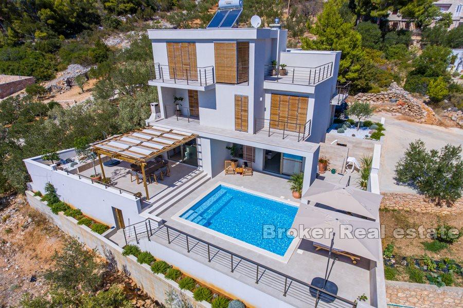 Neu gebaute Villa mit Pool