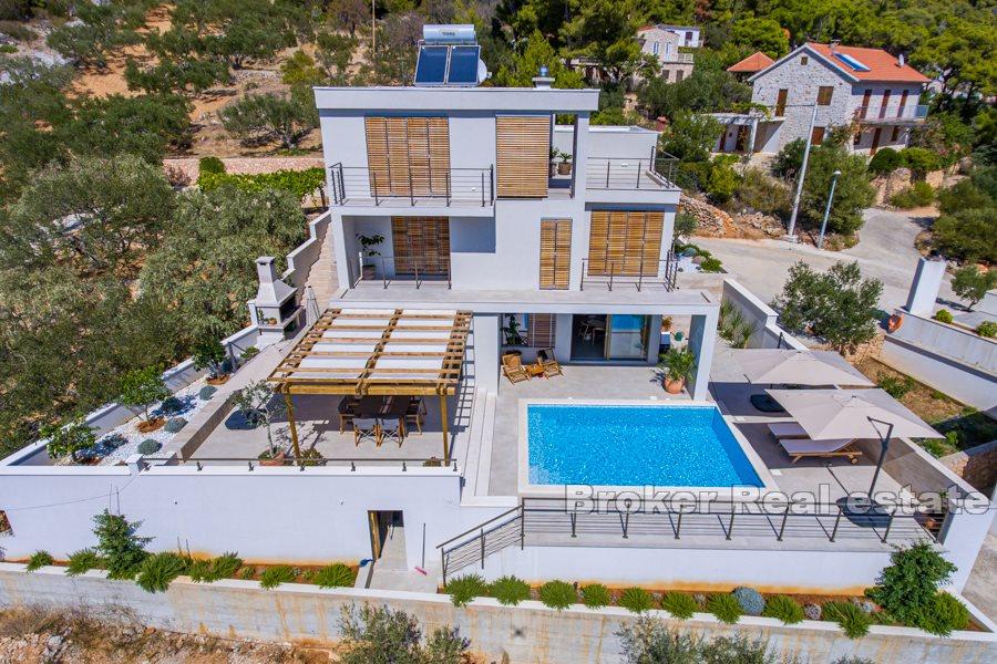 Neu gebaute Villa mit Pool