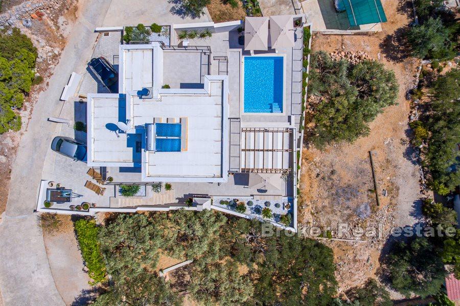 Neu gebaute Villa mit Pool