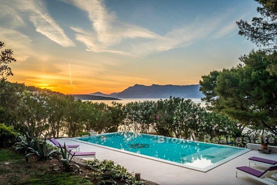 Specifik villa med pool och havsutsikt