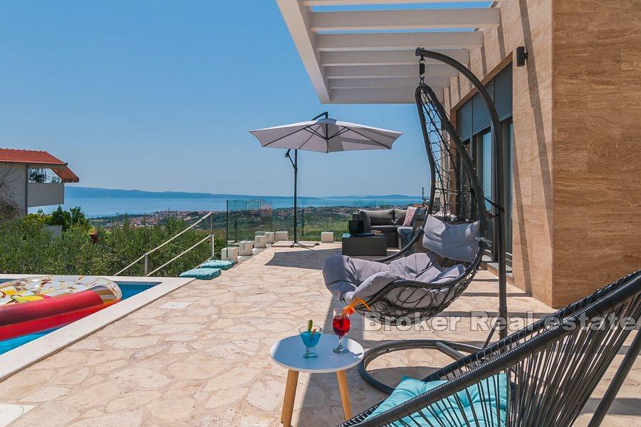 Modernes Haus mit Pool