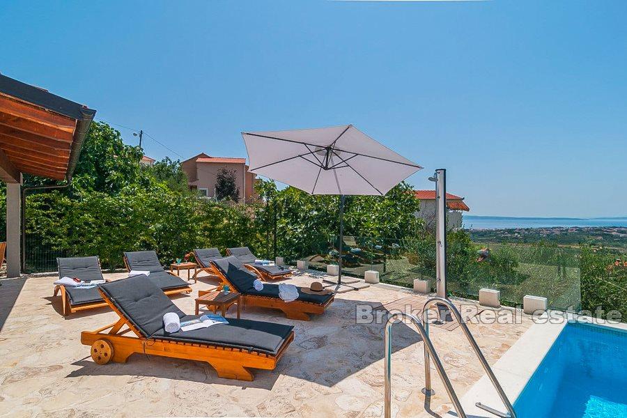 Modernes Haus mit Pool