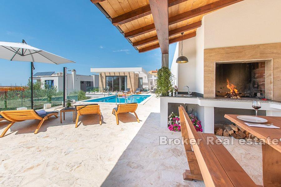 Modernes Haus mit Pool