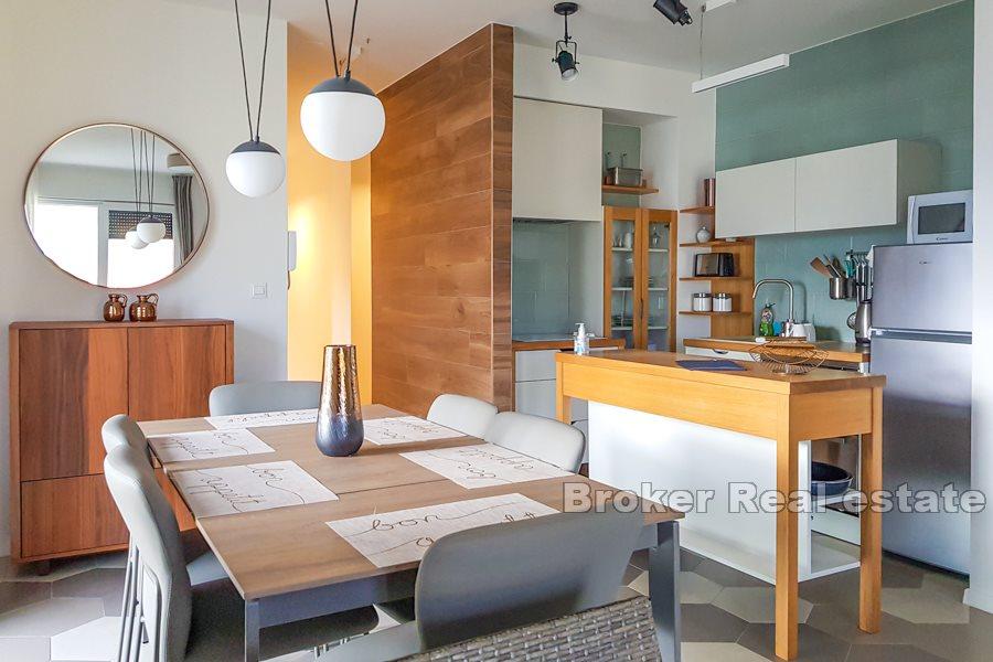 Modern three bedroom apartment in a great location