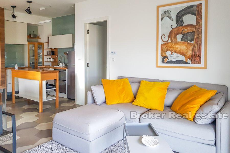 Modern three bedroom apartment in a great location