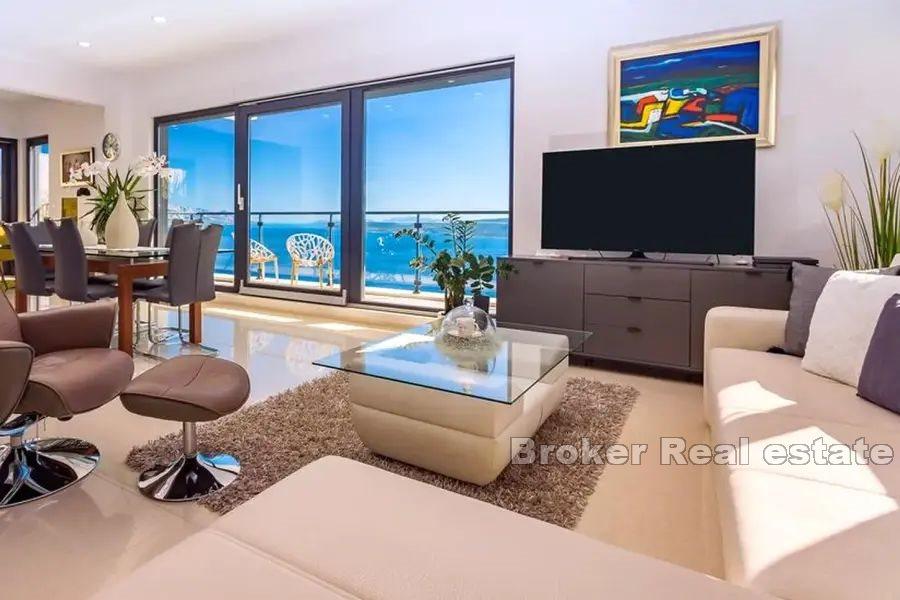 Villa mit Pool und Meerblick