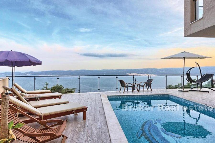 Villa con piscina e vista mare