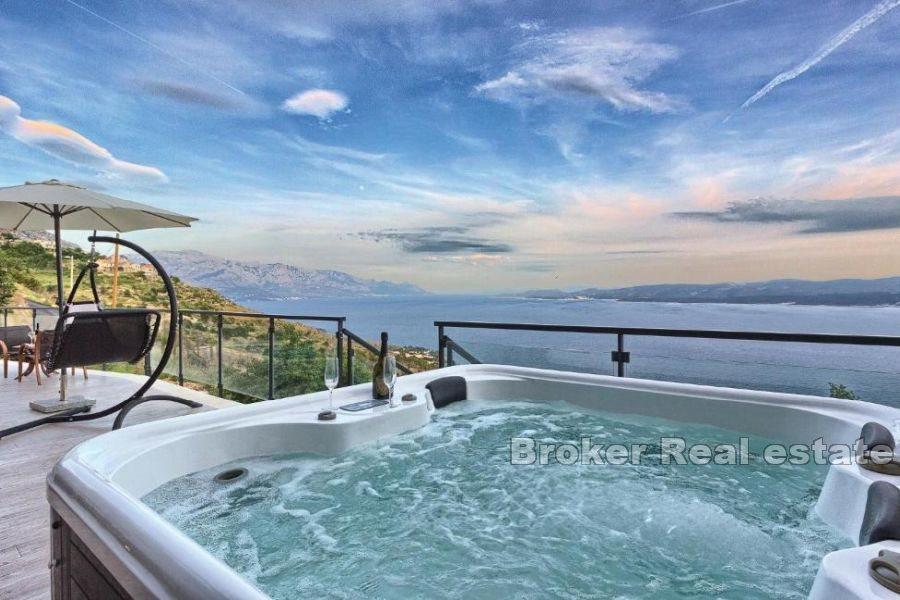 Villa con piscina e vista mare
