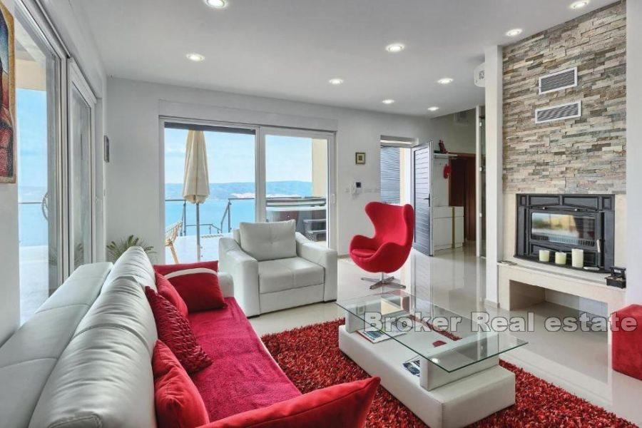 Villa con piscina e vista mare