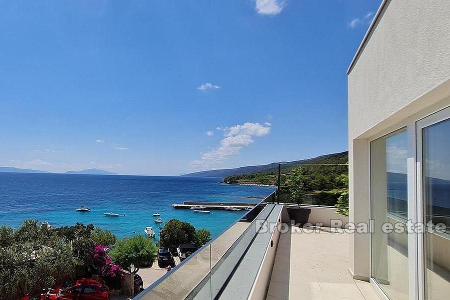 Villa avec espace d'affaires, première rangée à la mer